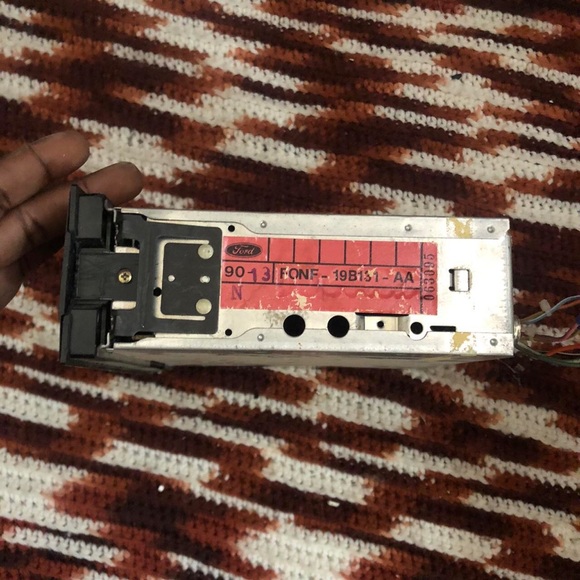 1989-92 Ford F-Series Bronco OEM Original Dash AM FM Radio Stereo FONF-19B131-AA - Picture 6 of 7